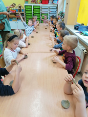 Warsztaty lepienia z gliny